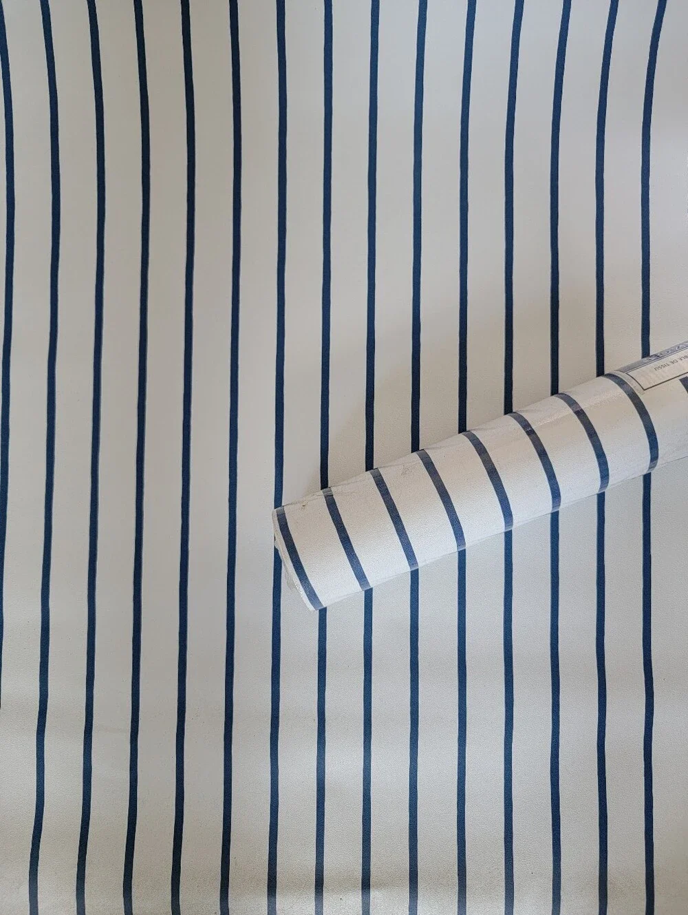 Wallpaper Blue & White Stripe